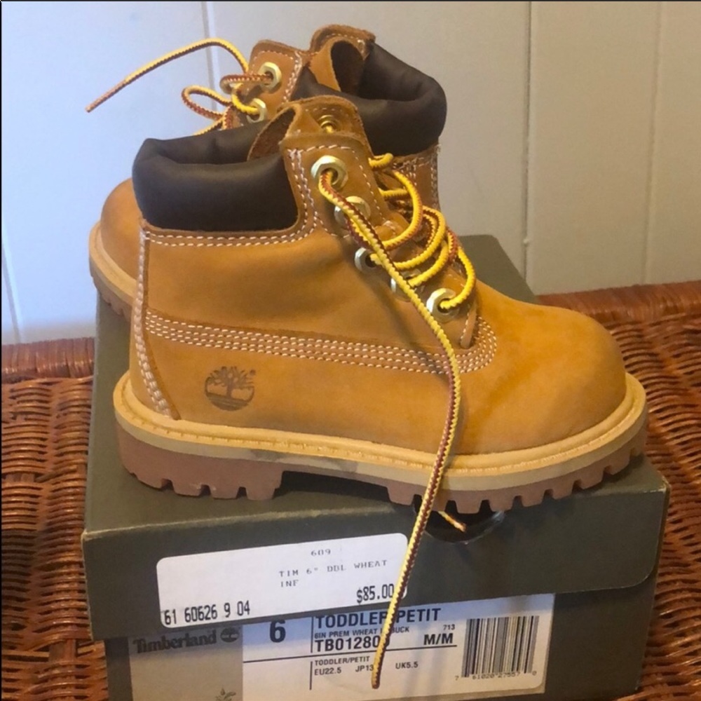 Timberland Boots in wheat Color 10c